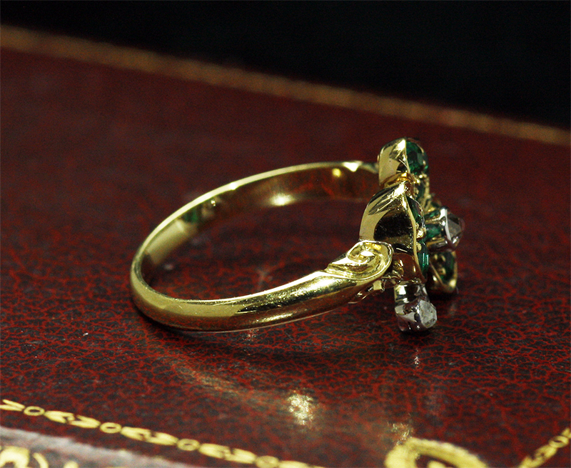 Antique Gallery Soleil アンティークジュエリー / 三つ葉のエメラルド